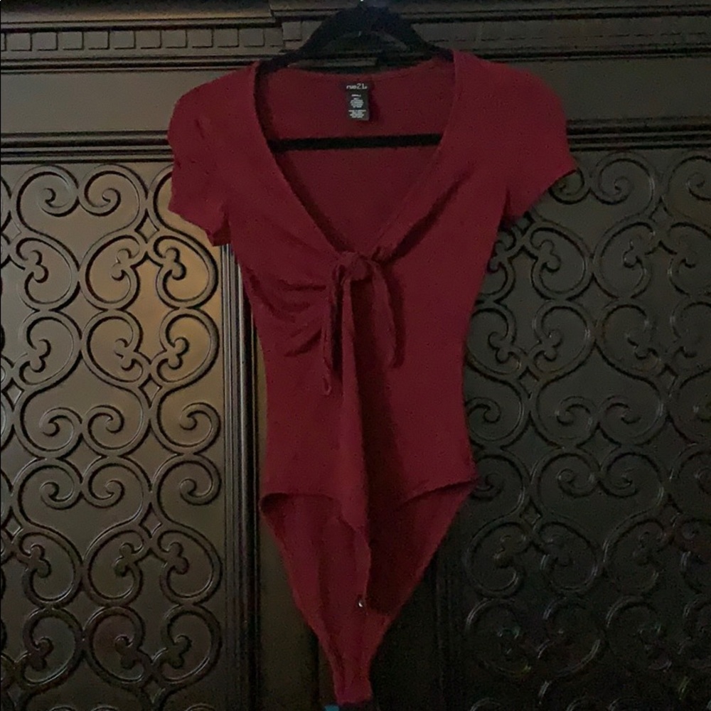 Open key hole low cut bodysuit